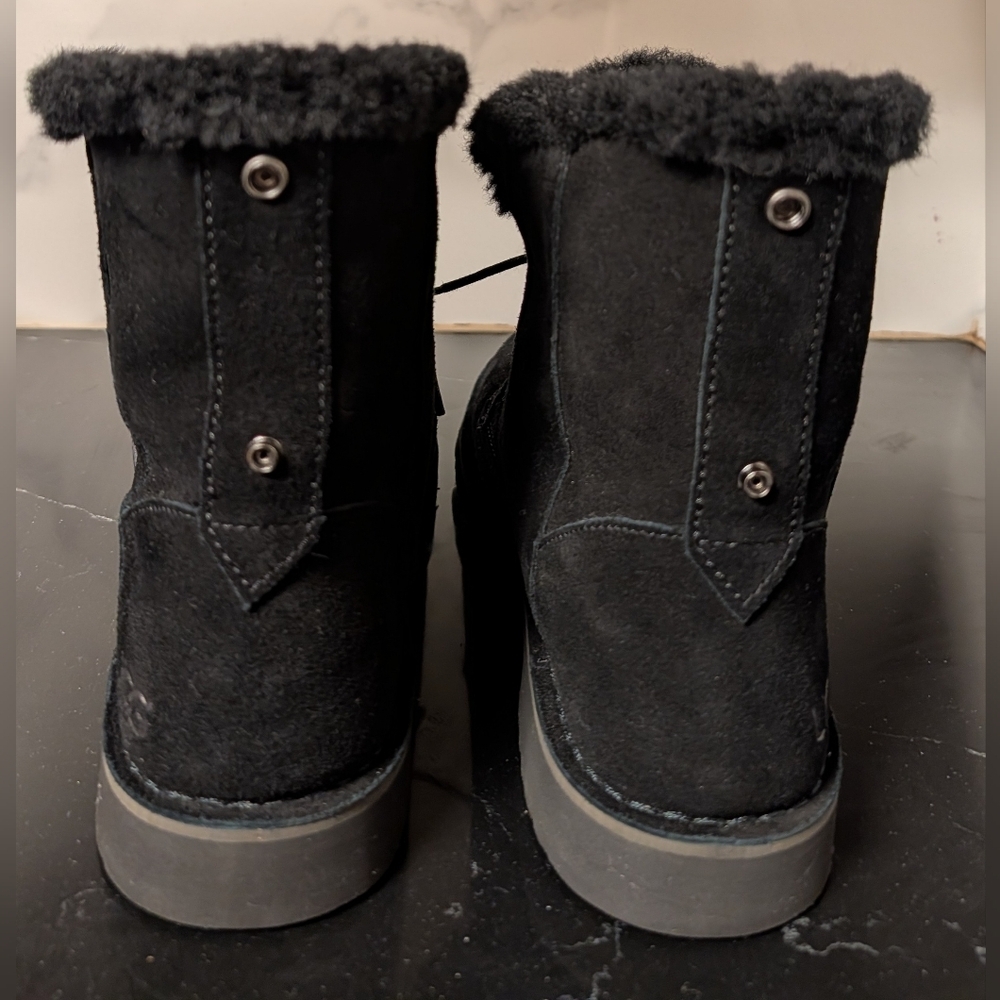 UGG Quincy Suede Shearling Lined Lace-Up Ankle Boots NIBox Size 8 MSRP $170 - Picture 5 of 10